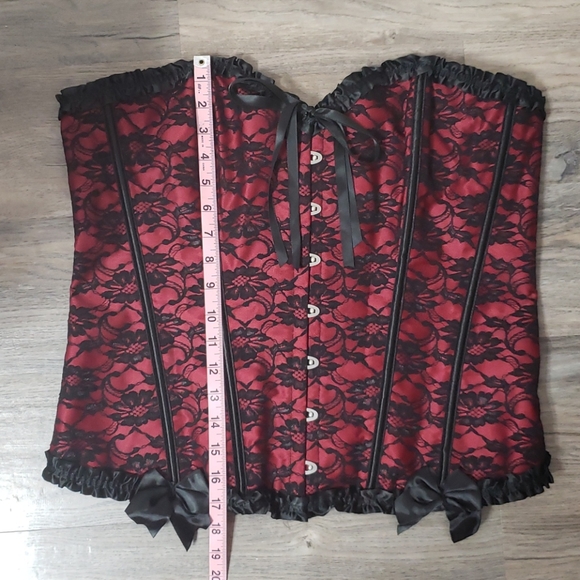 Red and Black Lace Corset - Picture 5 of 6